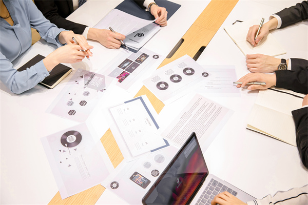 激發(fā)員工動(dòng)力，實(shí)現(xiàn)績效平衡：薪酬績效管理咨詢的秘訣