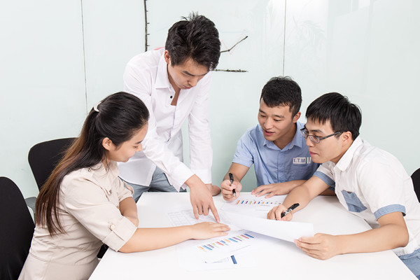 設(shè)計(jì)合理激勵(lì)機(jī)制，激發(fā)員工工作積極性和創(chuàng)新精神