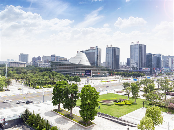 東莞企業(yè)成長路上，管理咨詢?nèi)绾纬蔀榧铀倨鳎? title=