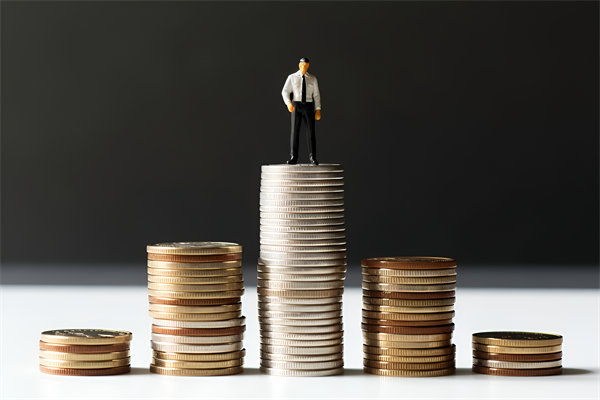 市場競爭激烈，如何制定薪酬策略以吸引并留住人才？