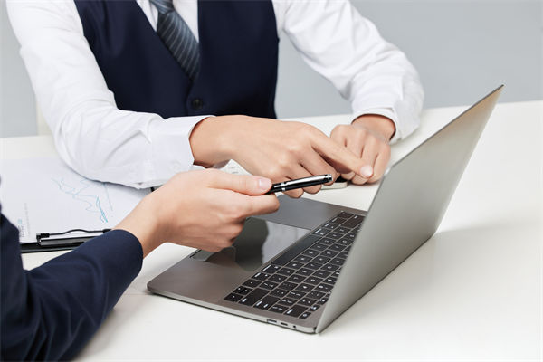 如何通過績效咨詢提升企業(yè)的整體運營效率？