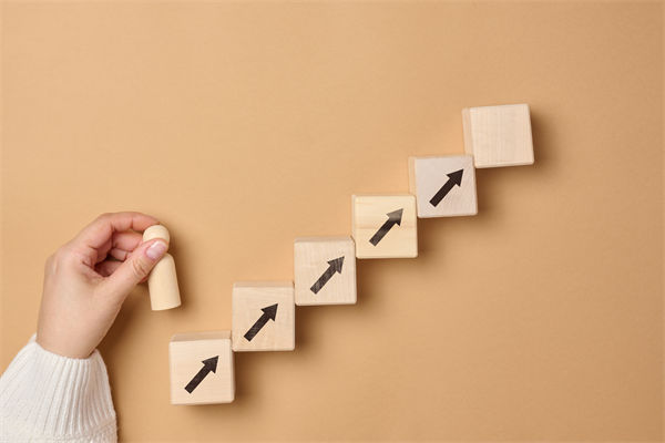 戰(zhàn)略目標(biāo)層層分解后，部門協(xié)同為何反成內(nèi)耗根源？