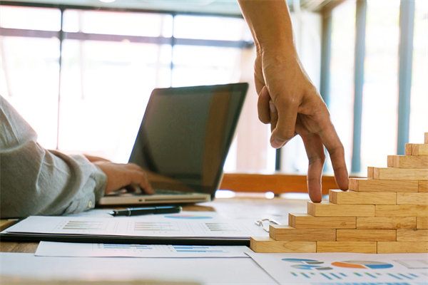 哪個(gè)年度經(jīng)營(yíng)計(jì)劃管理咨詢公司最可靠，可助企業(yè)落地目標(biāo)？